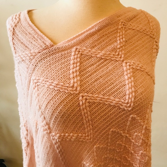 Pale Pink Rose Poncho Shawl NWT - Picture 4 of 8